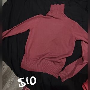 Chic Maroon Turtleneck Sweater